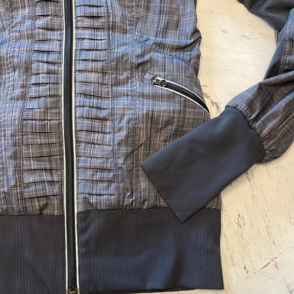 Lululemon Run Back on Track Jacket - Picture 5 of 12
